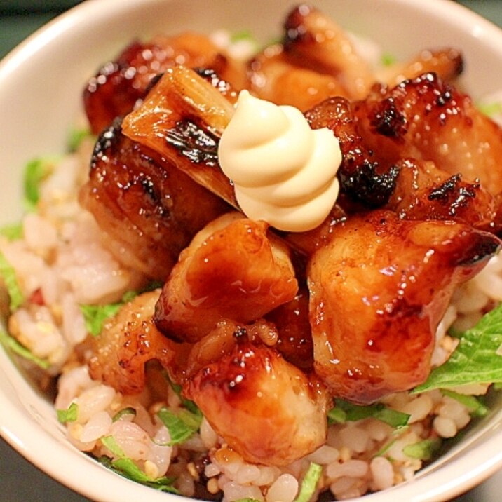 市販の焼き鳥で簡単！青シソが香る焼き鳥丼　※ミニ丼